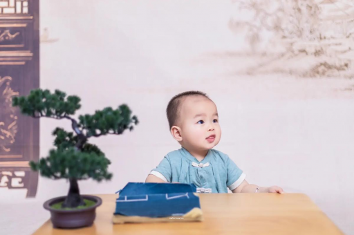 宣城怀孕肚子中间凹两边凸
